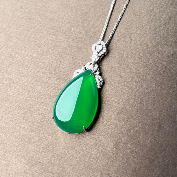 时尚天然冰绿玉髓水滴吊坠 菱形扣头 镶嵌项链裸石35×23mm