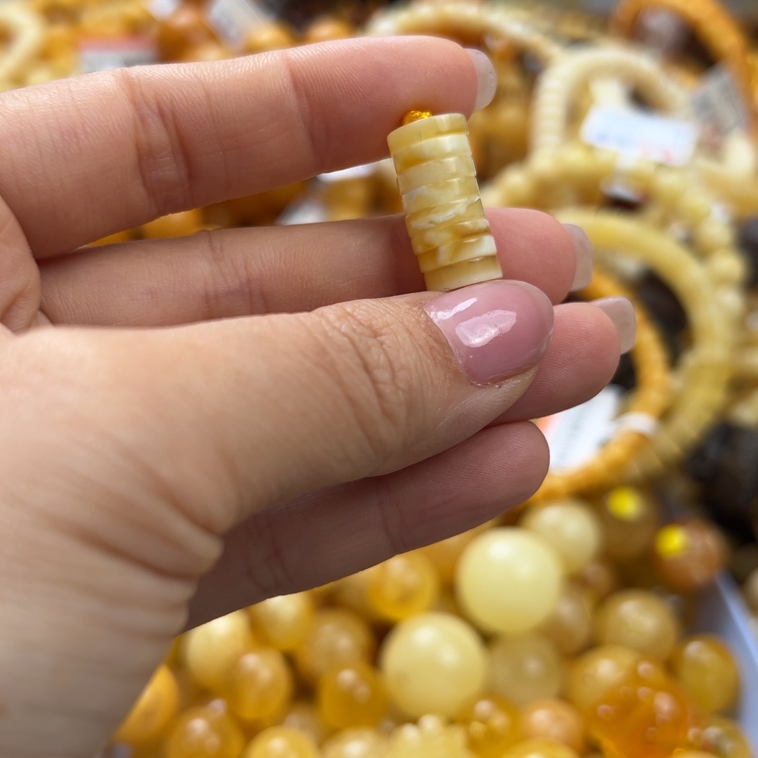 未镶嵌琥珀珠宝奇石