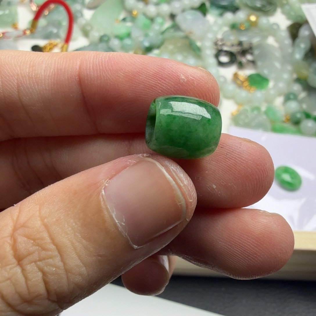 翡翠未镶嵌颈饰27