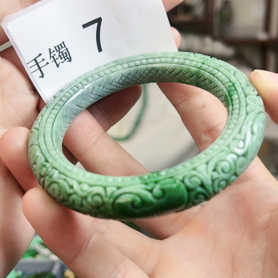 翡翠手镯未镶嵌手镯58.9
