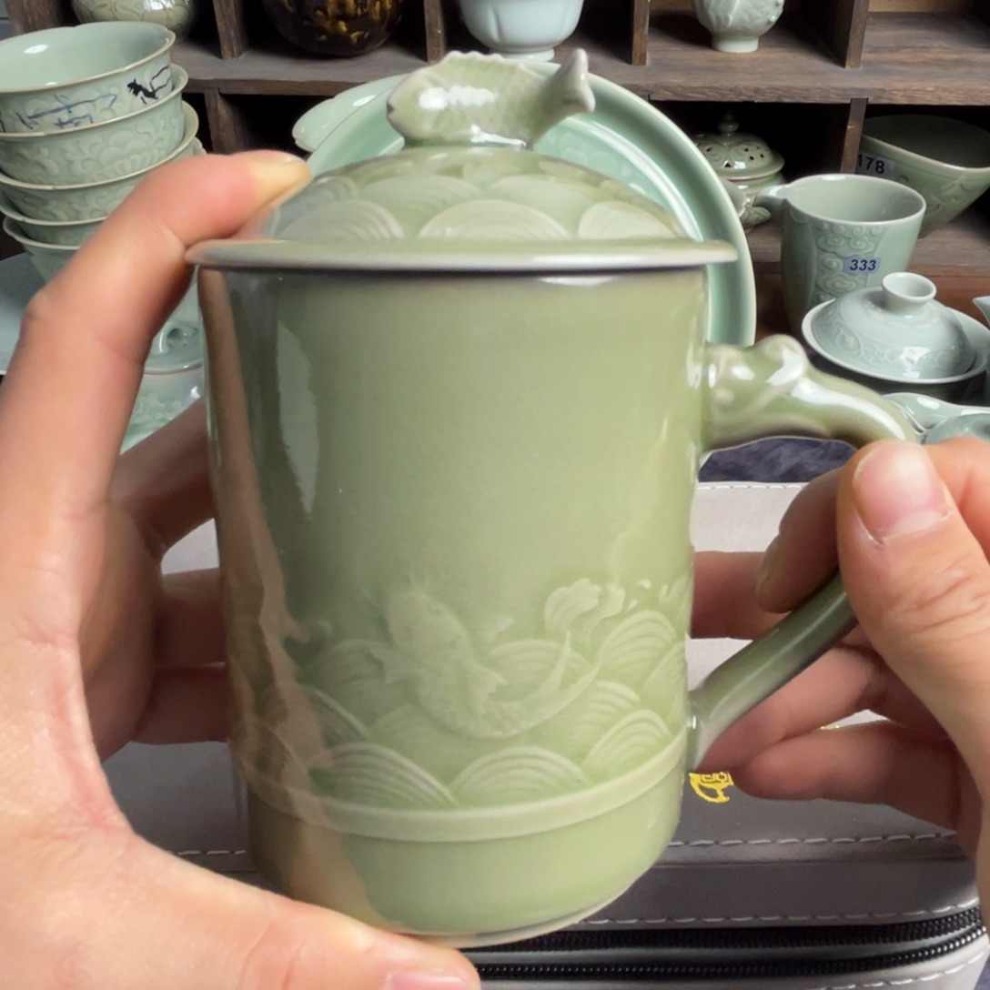 瓷鲤鱼跃龙门盖杯带礼盒