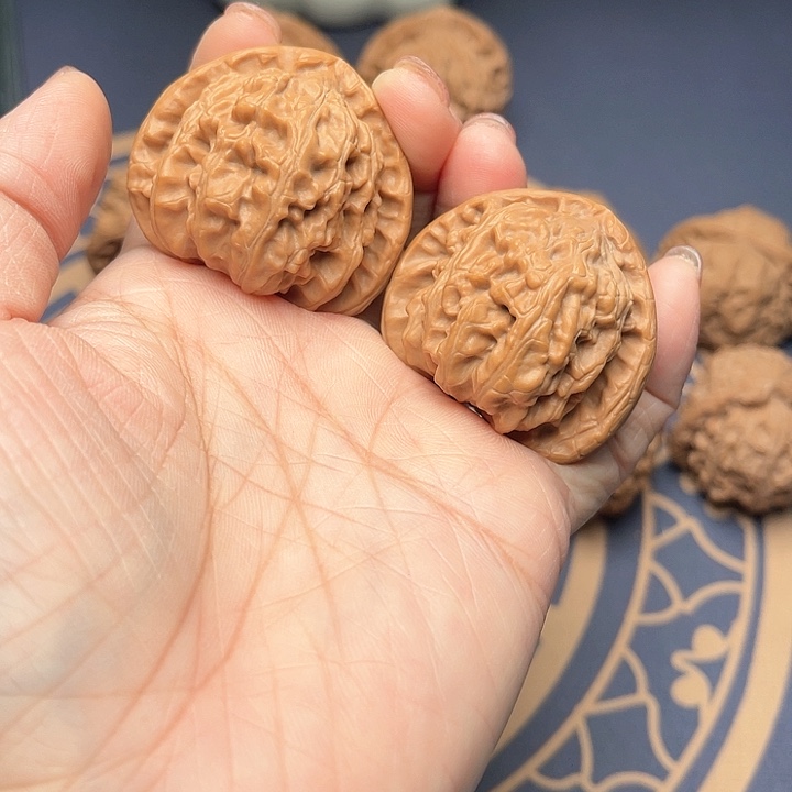 文玩核桃把件40三角白