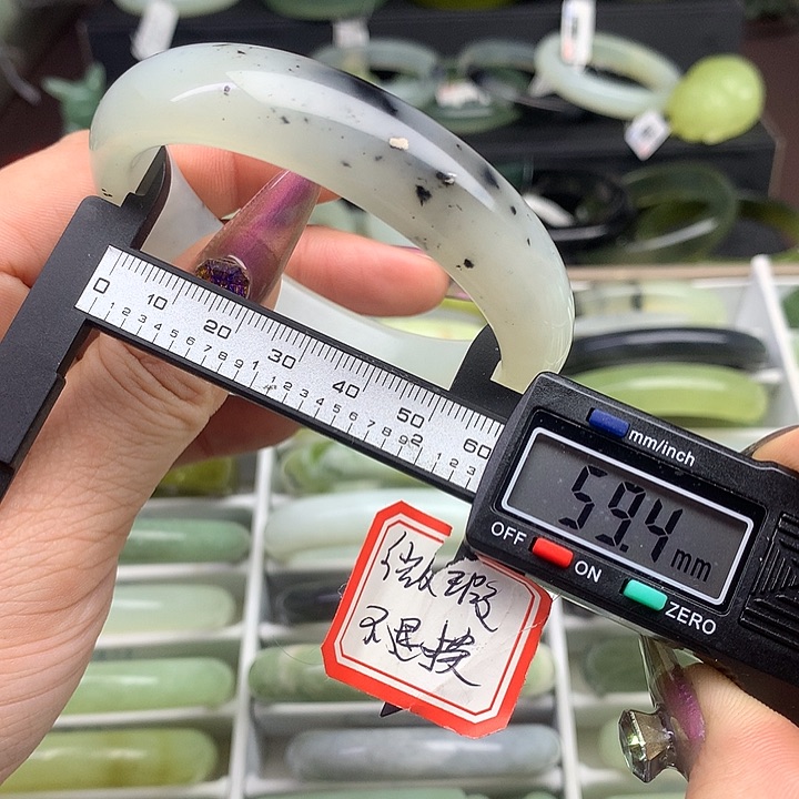 蛇纹石玉手镯未镶嵌661