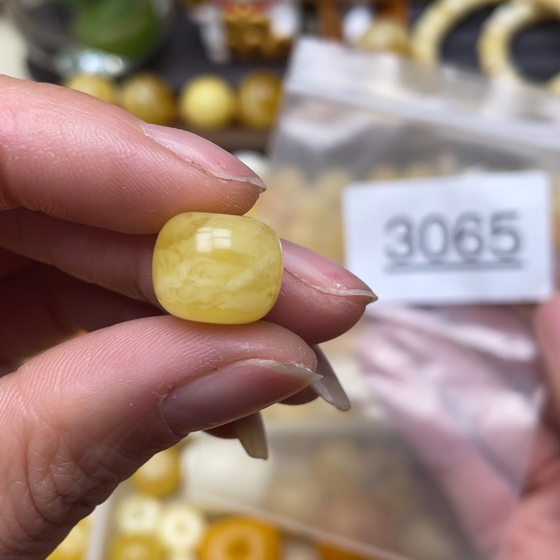 蜜蜡珠宝奇石未镶嵌13.3