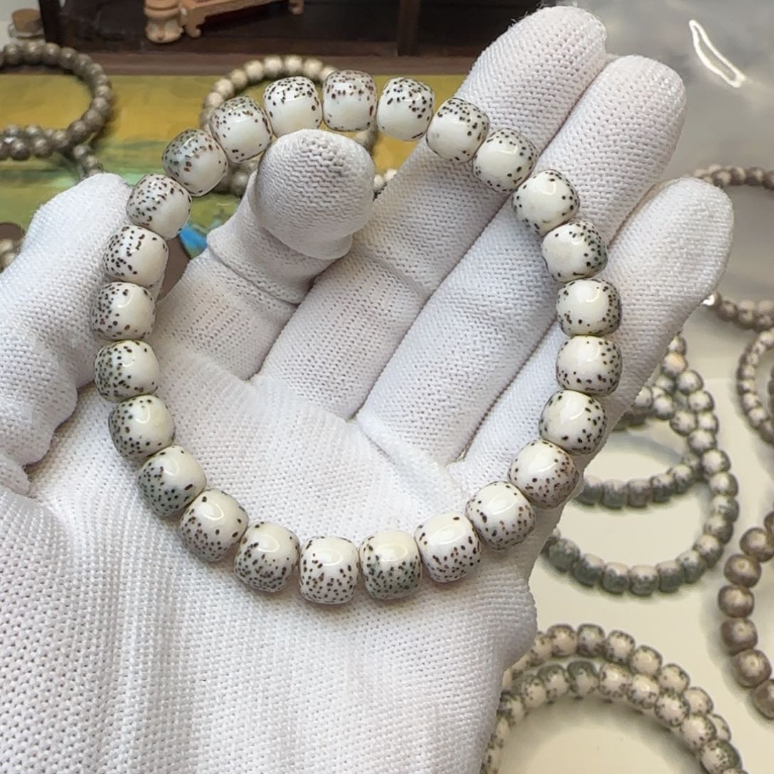 星月菩提手串宁***石玉绿背河豚9×8