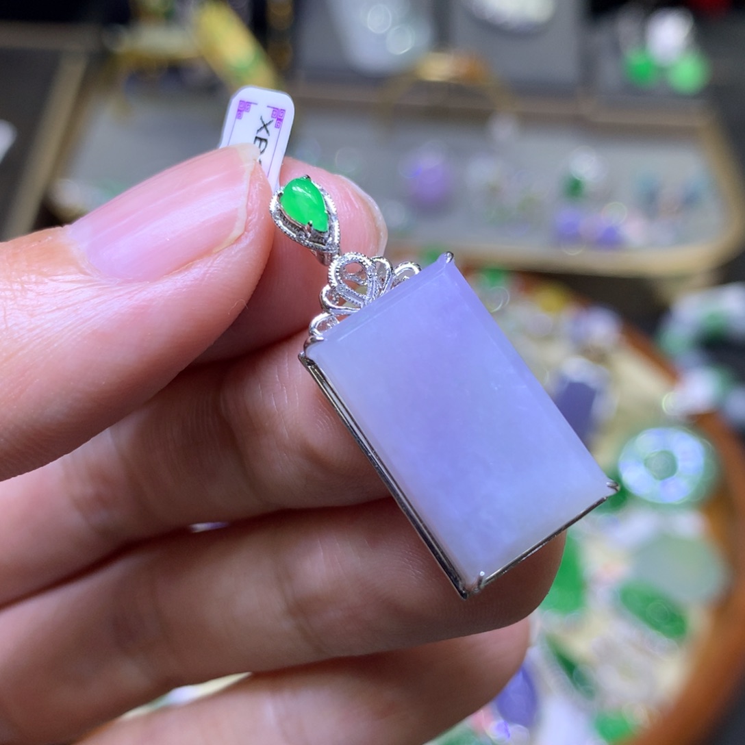 翡翠18K金镶嵌颈饰翡翠吊坠项链