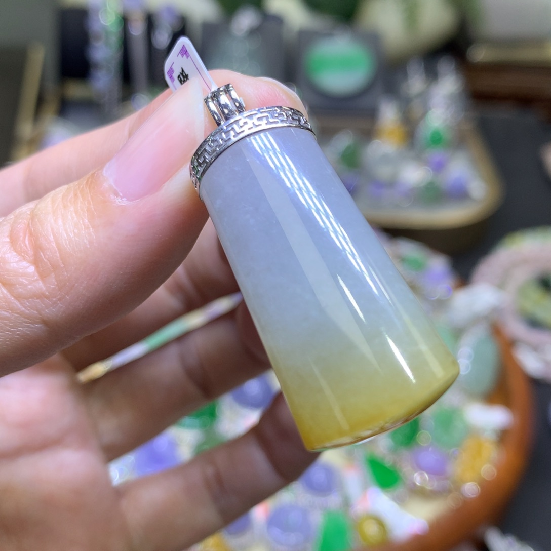 翡翠颈饰18K金镶嵌翡翠吊坠项链