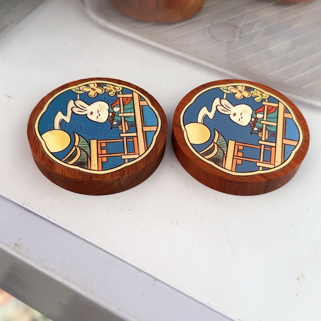 紫檀木类端景台玉兔冰箱贴两块