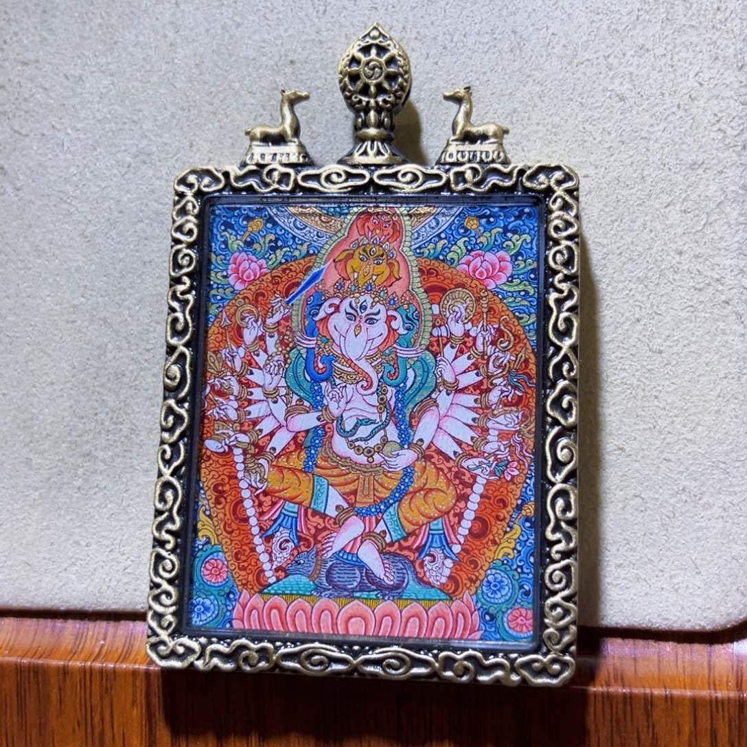 吊坠w**w热贡手绘象鼻财神