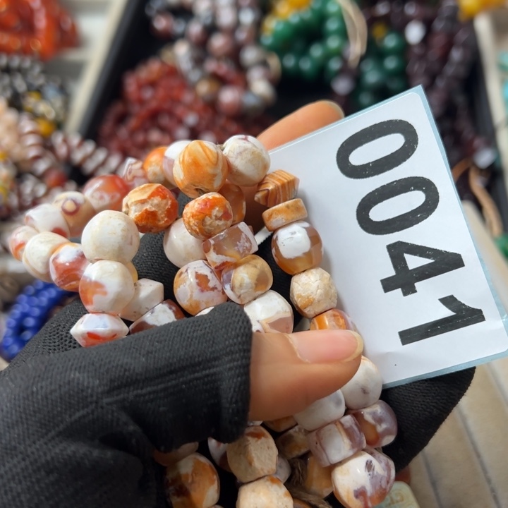 玛瑙/玉髓颈饰未镶嵌八**路