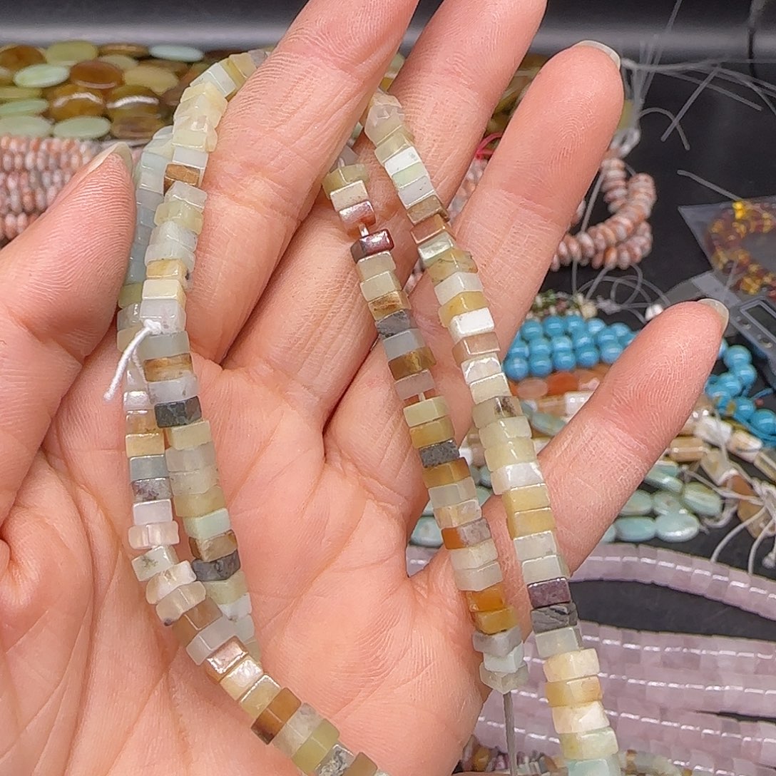 玛瑙/玉髓合金珠宝半成品亚马逊4mm方隔片一条