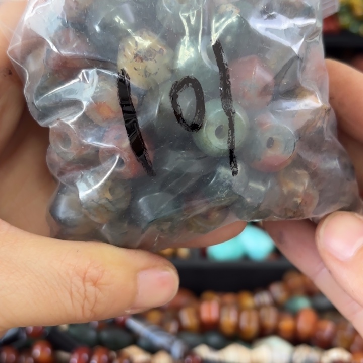倔***卜玛瑙/玉髓未镶嵌颈饰