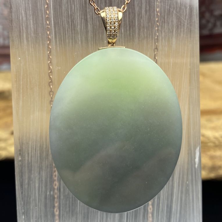 和田玉翠青三色小圆牌镶嵌18k金扣时尚