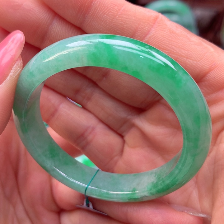 翡翠手镯未镶嵌晶*天然翡翠手镯