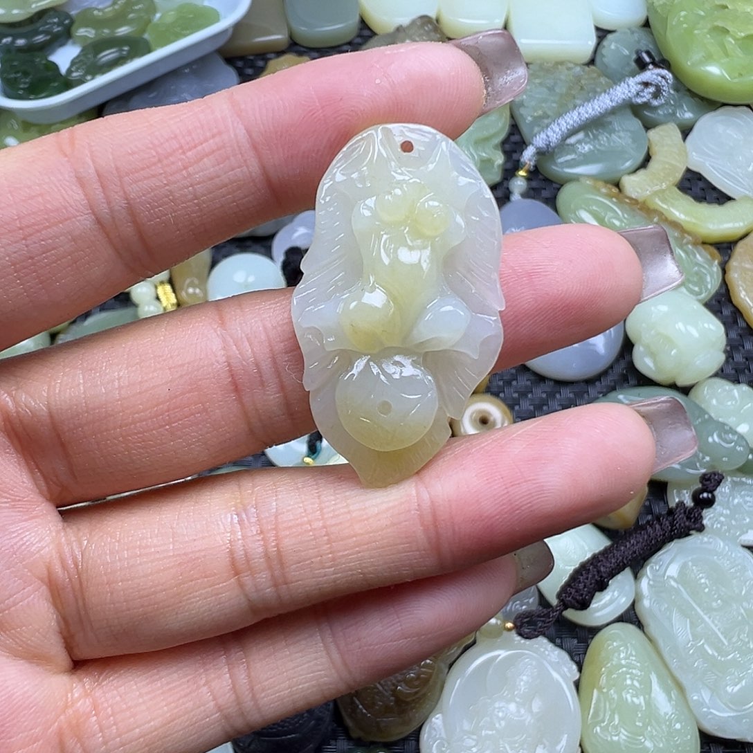 和田玉未镶嵌颈饰卡37.7（买断价，不退不换）