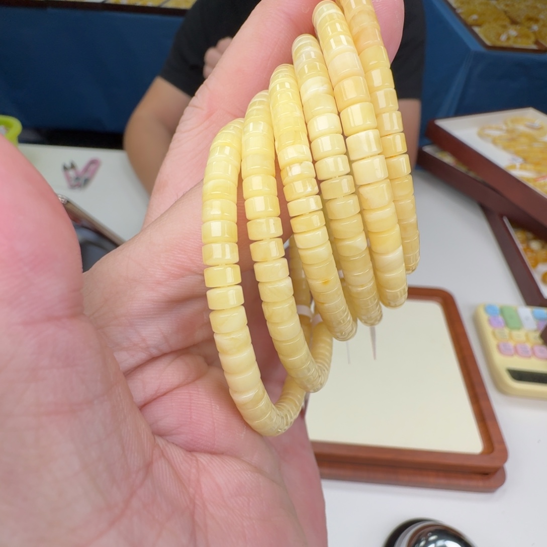 琥珀未镶嵌手链多样性发其一