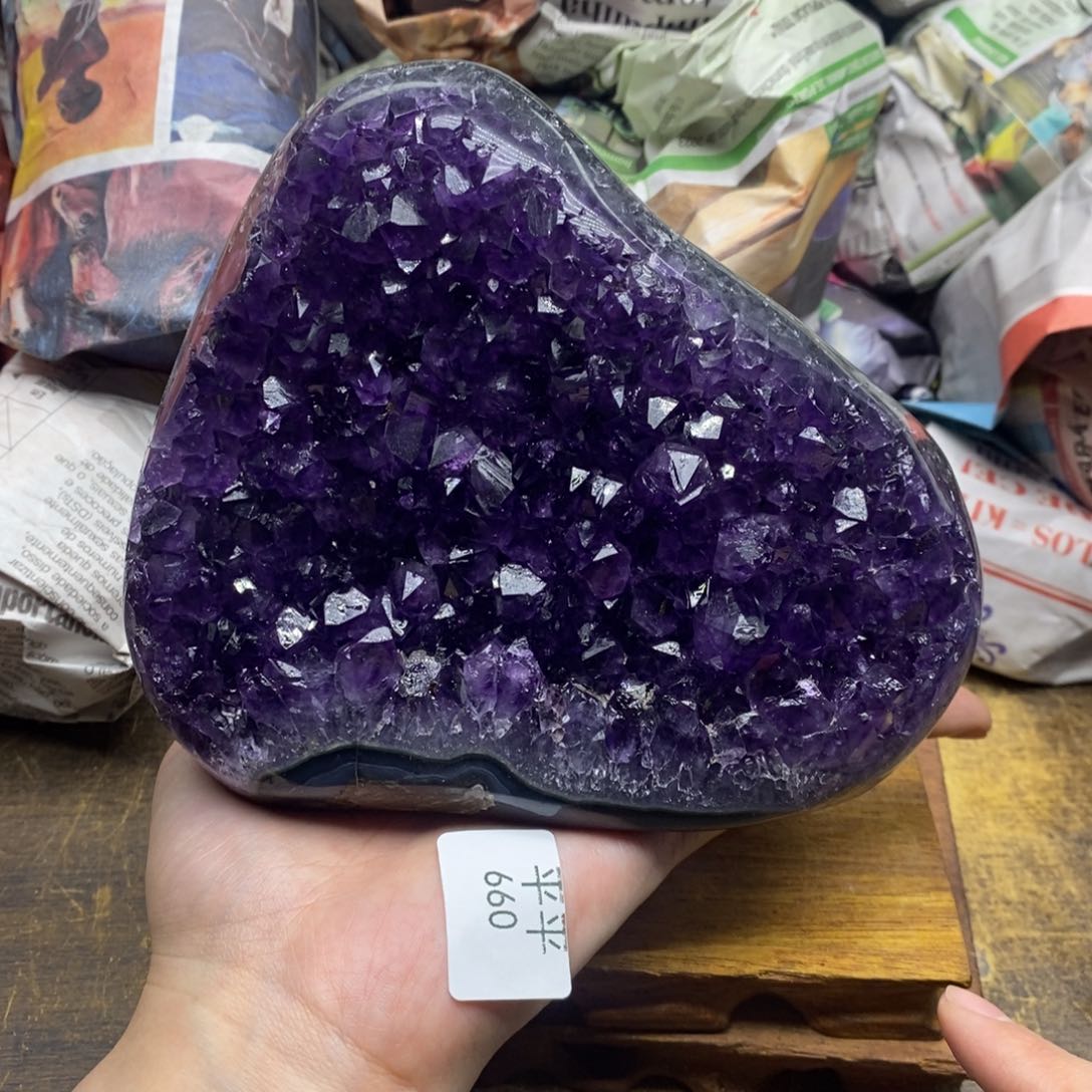 紫晶乌拉圭未镶嵌