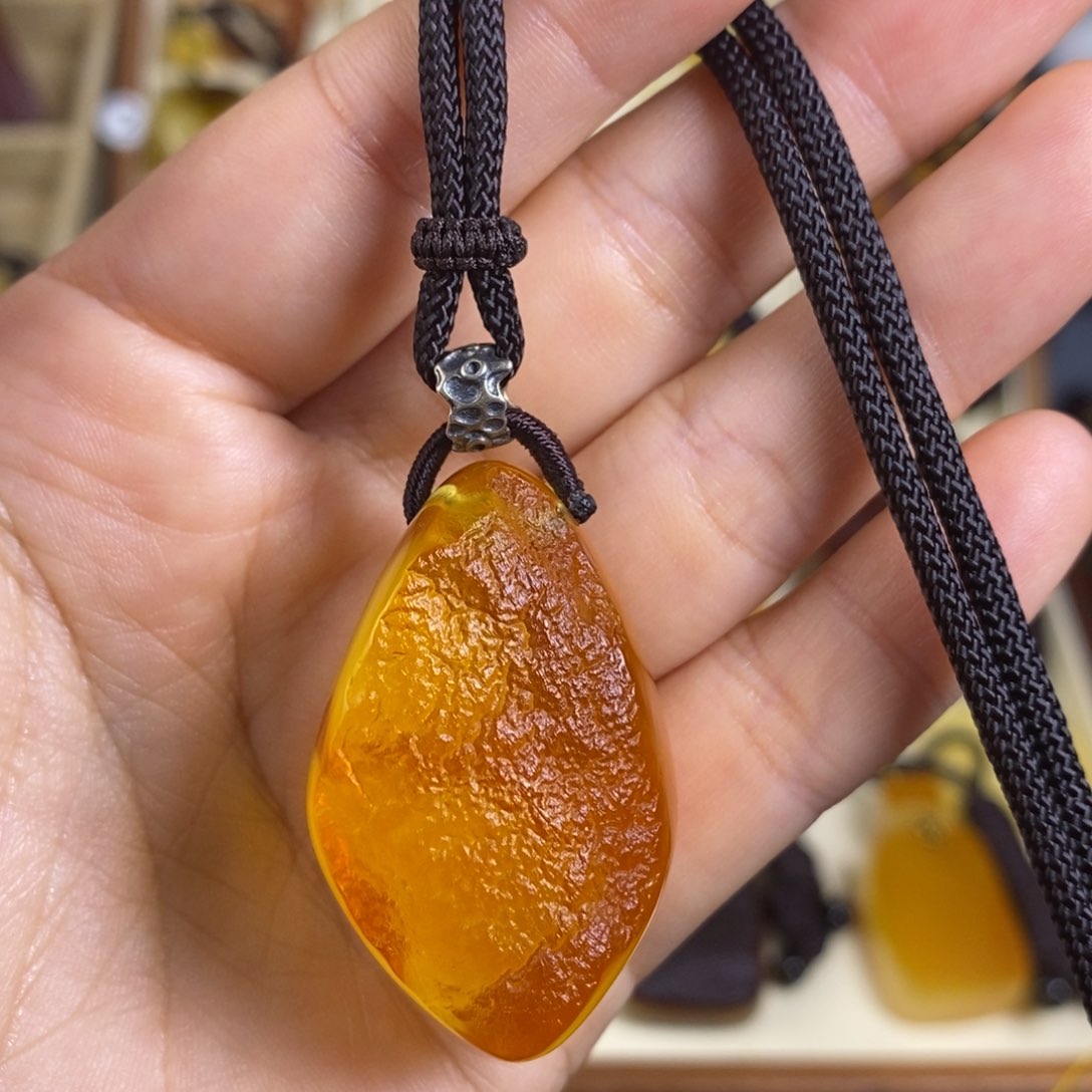 蜜蜡裸石未镶嵌大漠