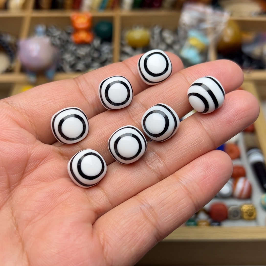 玛瑙/玉髓13mm垛珠双鬼眼未镶嵌多样性发其中一颗