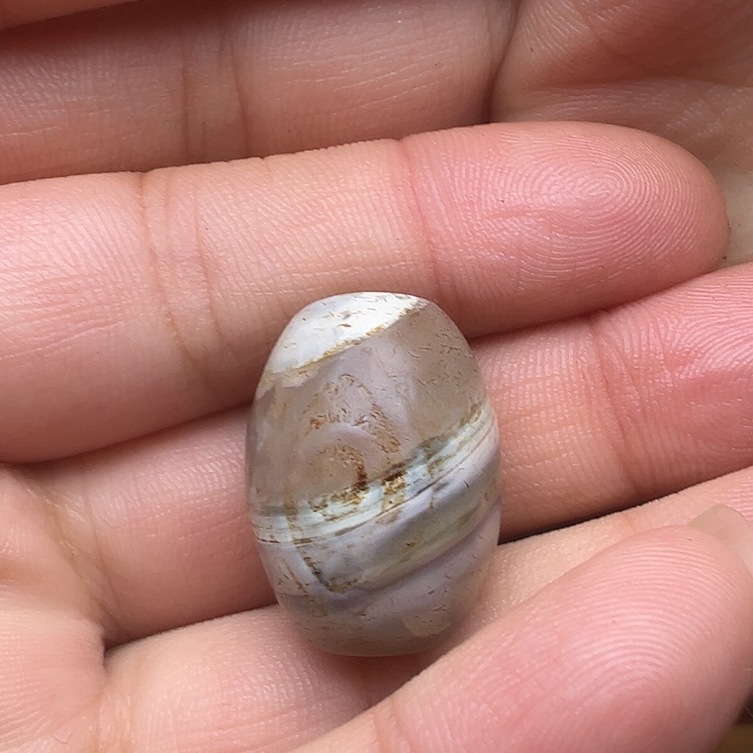 兵***仔和田玉未镶嵌颈饰