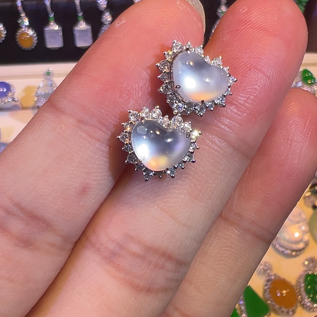 翡翠耳饰18K金镶嵌玻璃种爱心彩光