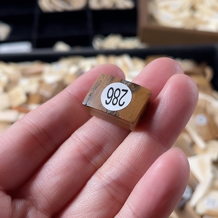 泥塑不打孔联系客服