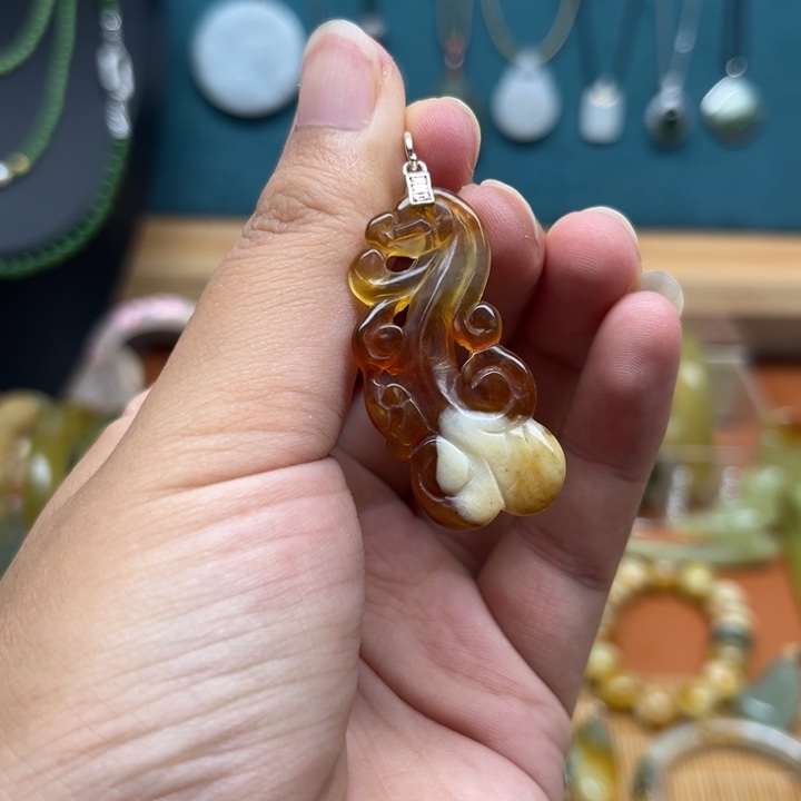 未镶嵌蛇纹石玉颈饰