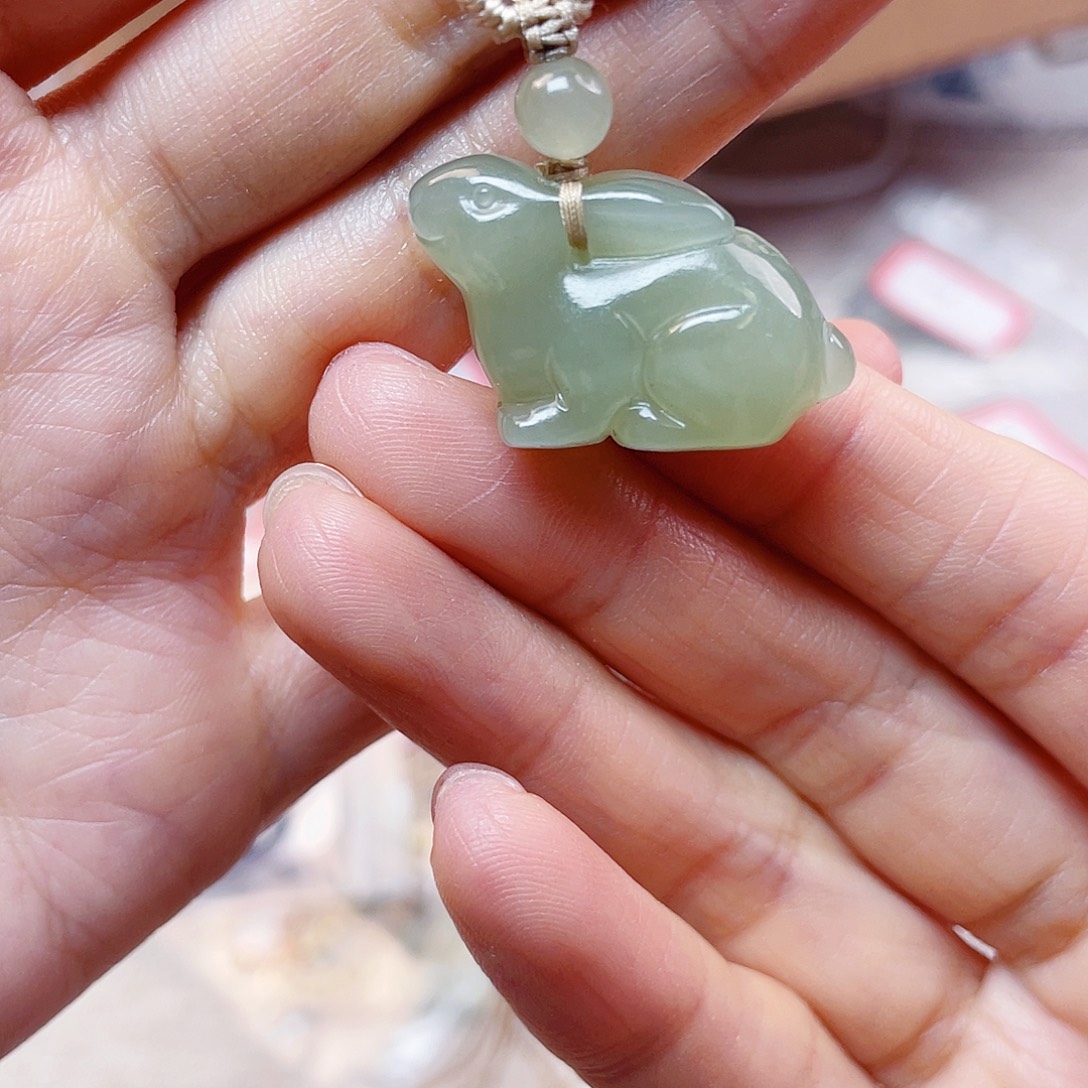 和田玉未镶嵌吊坠(赠链)