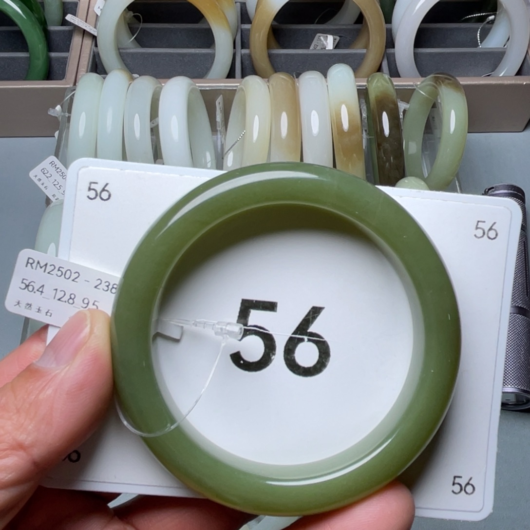 思***思和田玉未镶嵌手镯