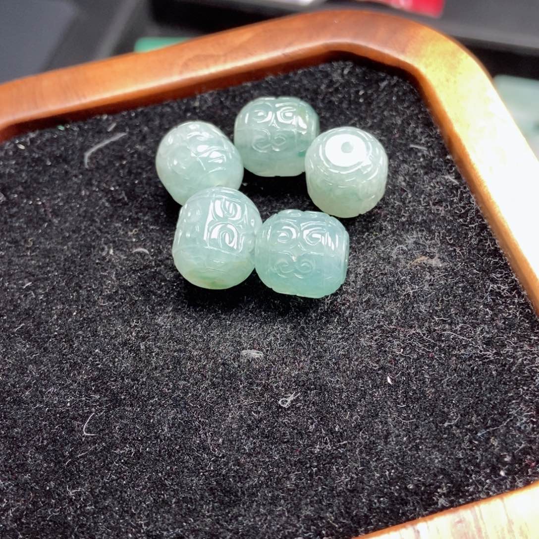 翡翠颈饰未镶嵌悠**哉