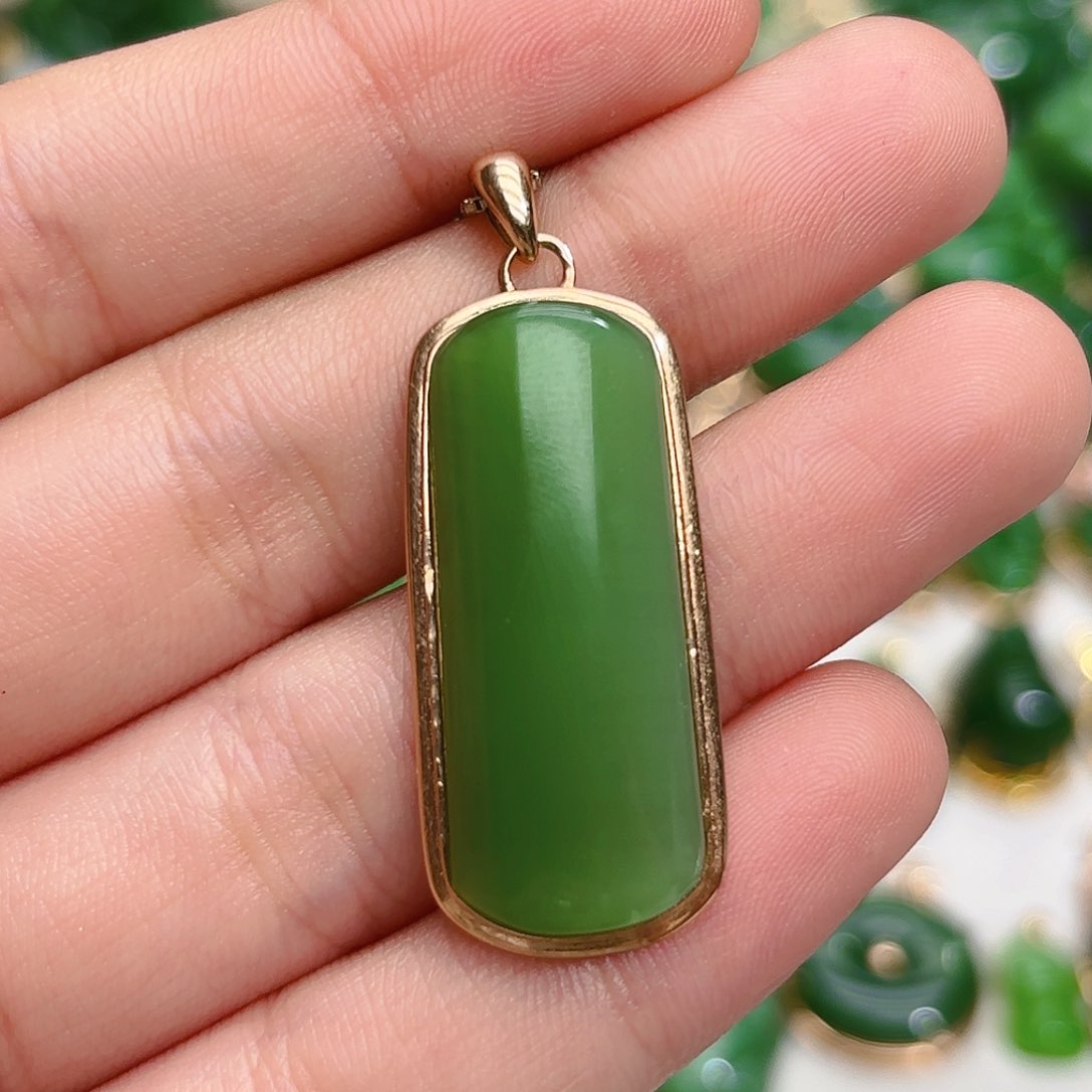 和田玉（碧玉）颈饰18K金镶嵌