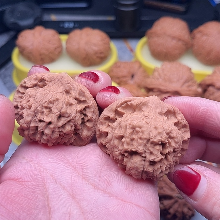 文玩核桃把件八*杀官帽小磕碰46