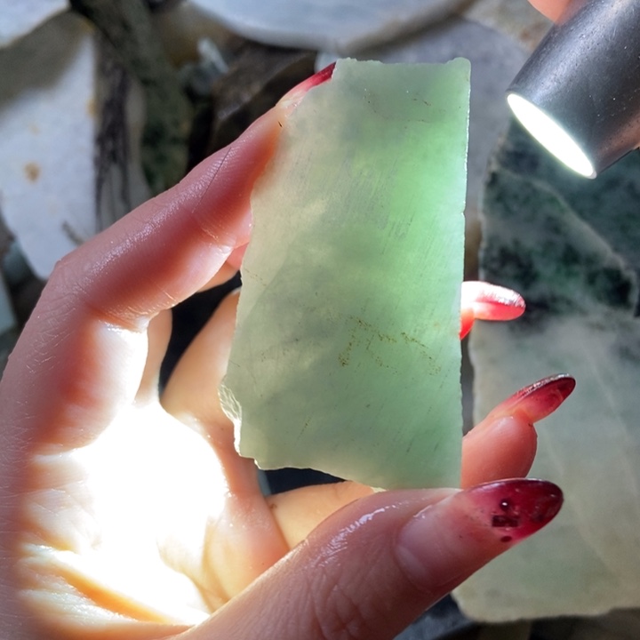 翡翠颈饰未镶嵌天然翡翠