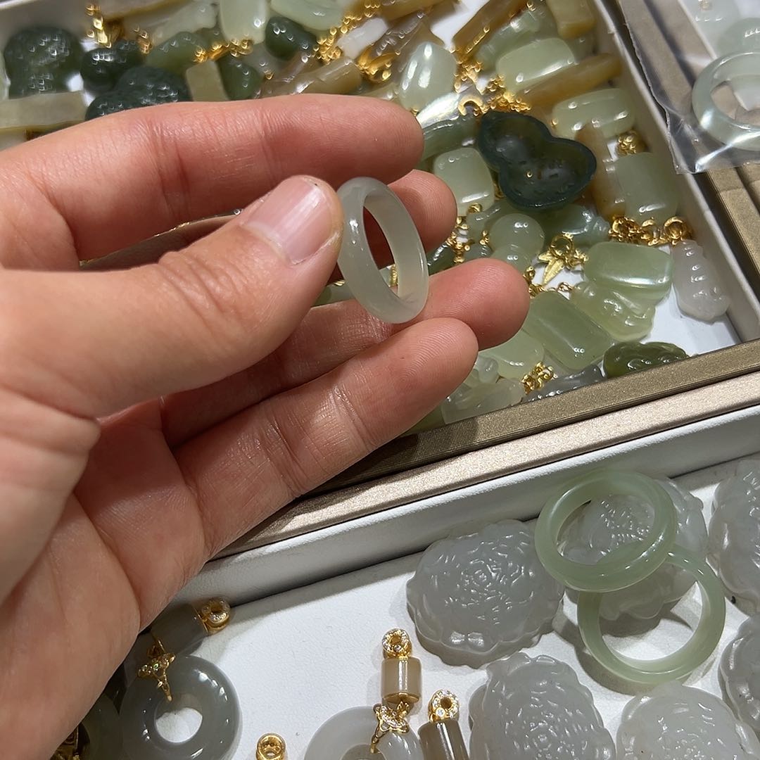 未镶嵌戒指和田玉日*