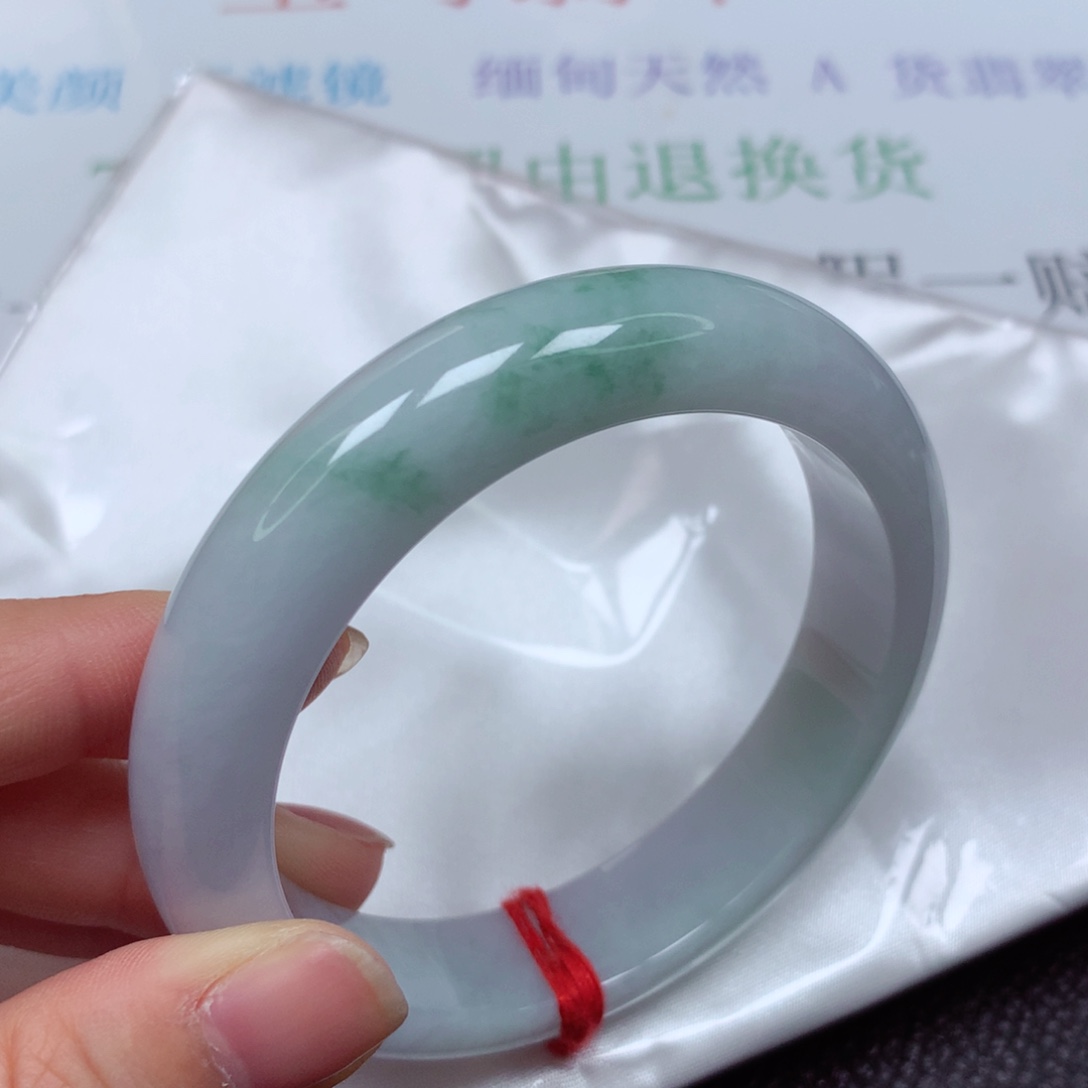 翡翠未镶嵌手镯白底飘绿花细腻5758