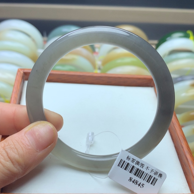 【闪购商品】和田玉手镯未镶嵌55