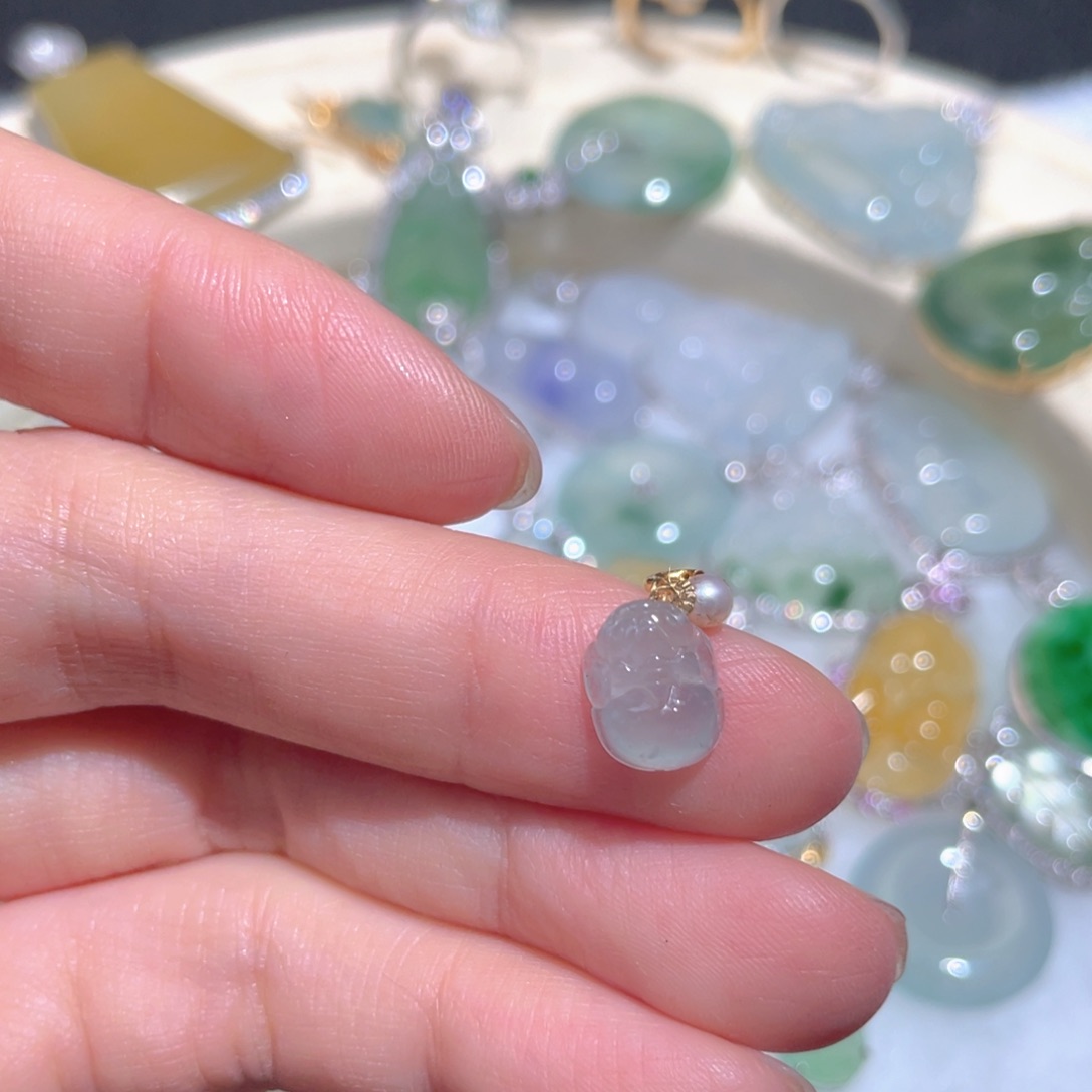 翡翠颈饰18K金镶嵌翡翠