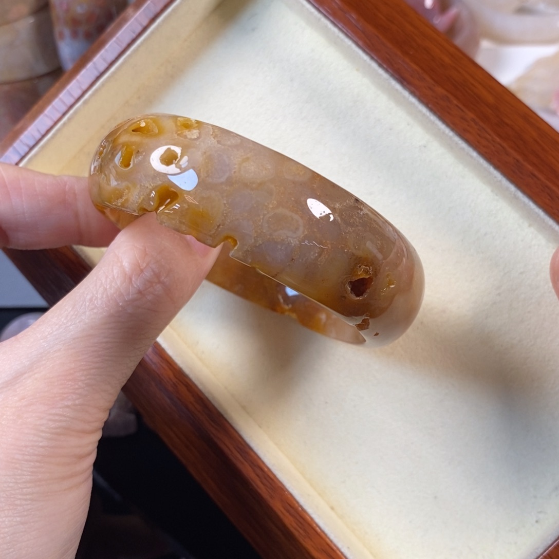 硅化珊瑚（珊瑚玉）未镶嵌手镯52.5口37