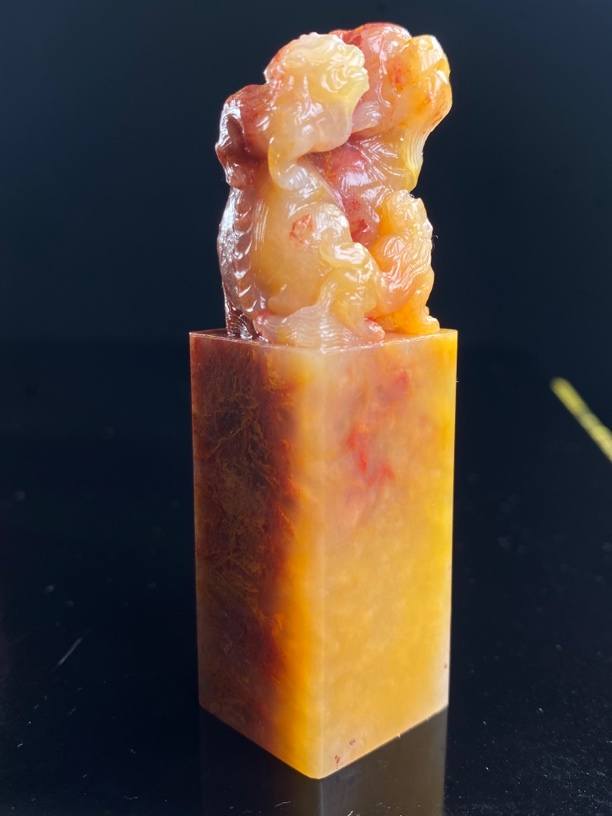 精品俏色古兽小印章