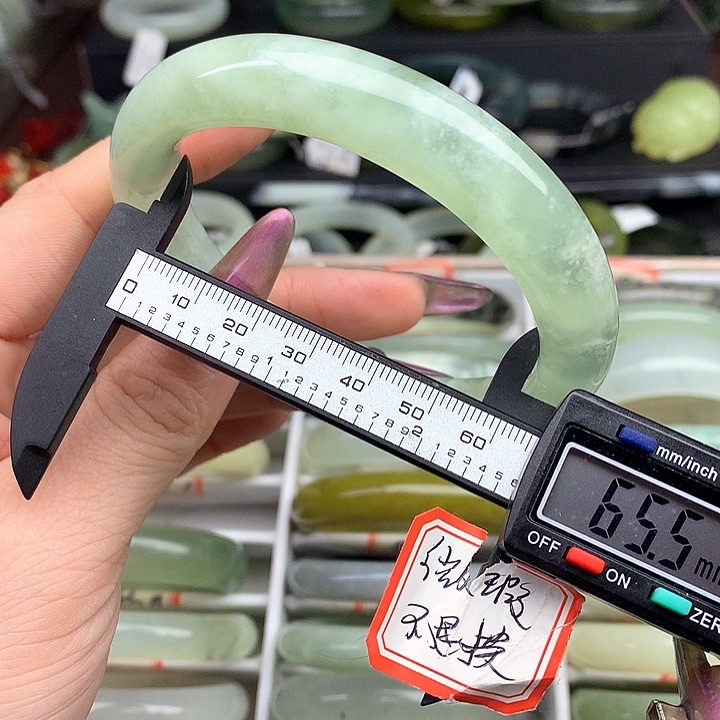 蛇纹石玉手镯未镶嵌926