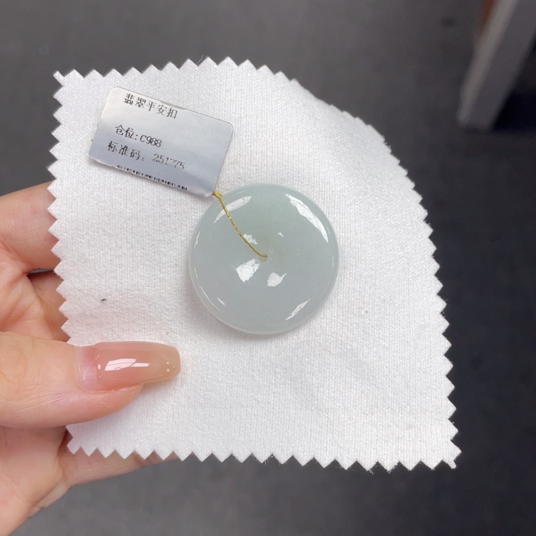 颈饰未镶嵌翡翠平安扣