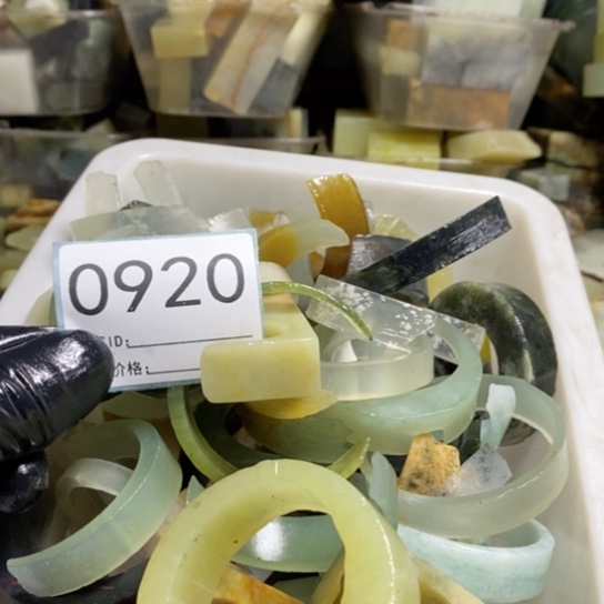 【闪购商品】未镶嵌蛇纹石玉珠宝玉器