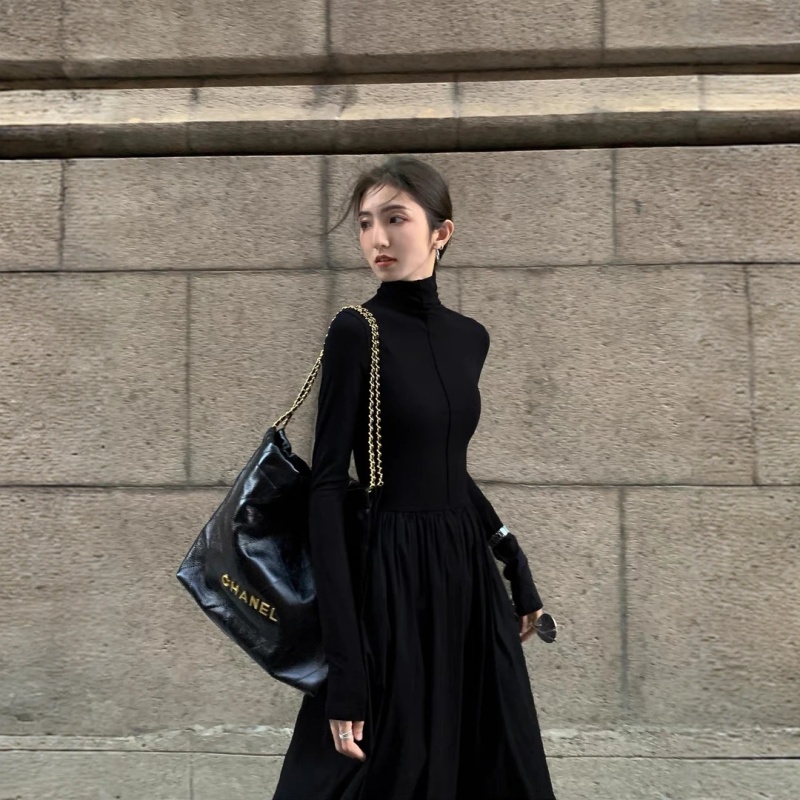 运补6-8 赫本风气质内搭半高领连衣裙秋冬显瘦黑色高级感打底长裙