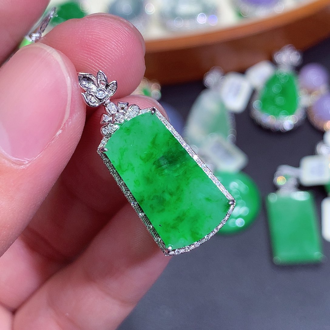 翡翠吊坠(不含链)18K金镶嵌