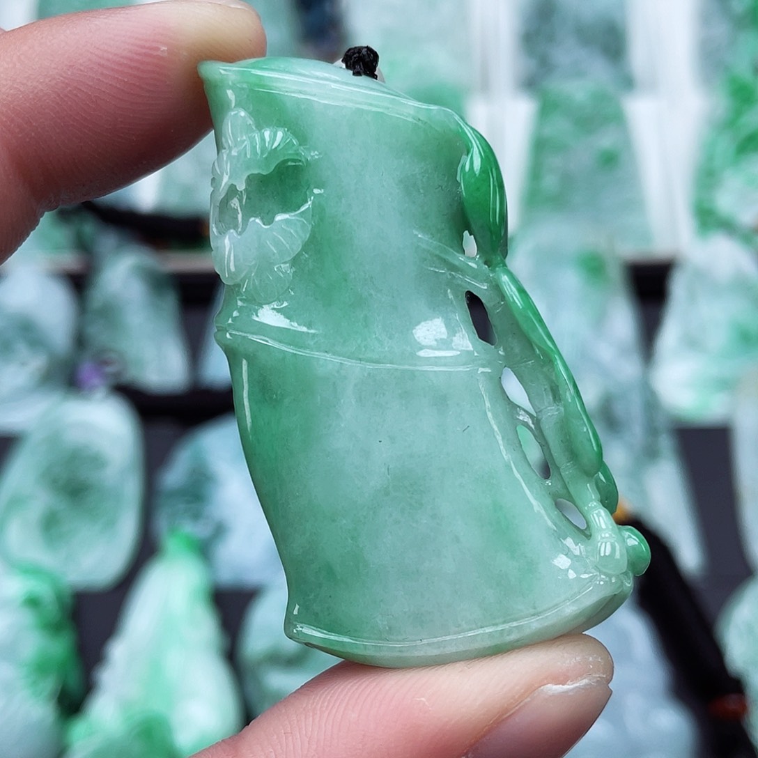 翡翠颈饰未镶嵌翡翠吊坠