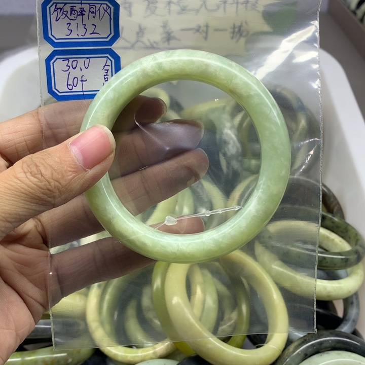 蛇纹石玉未镶嵌手镯饭**伙