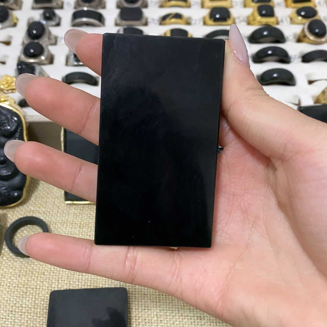 亮***和田玉未镶嵌颈饰