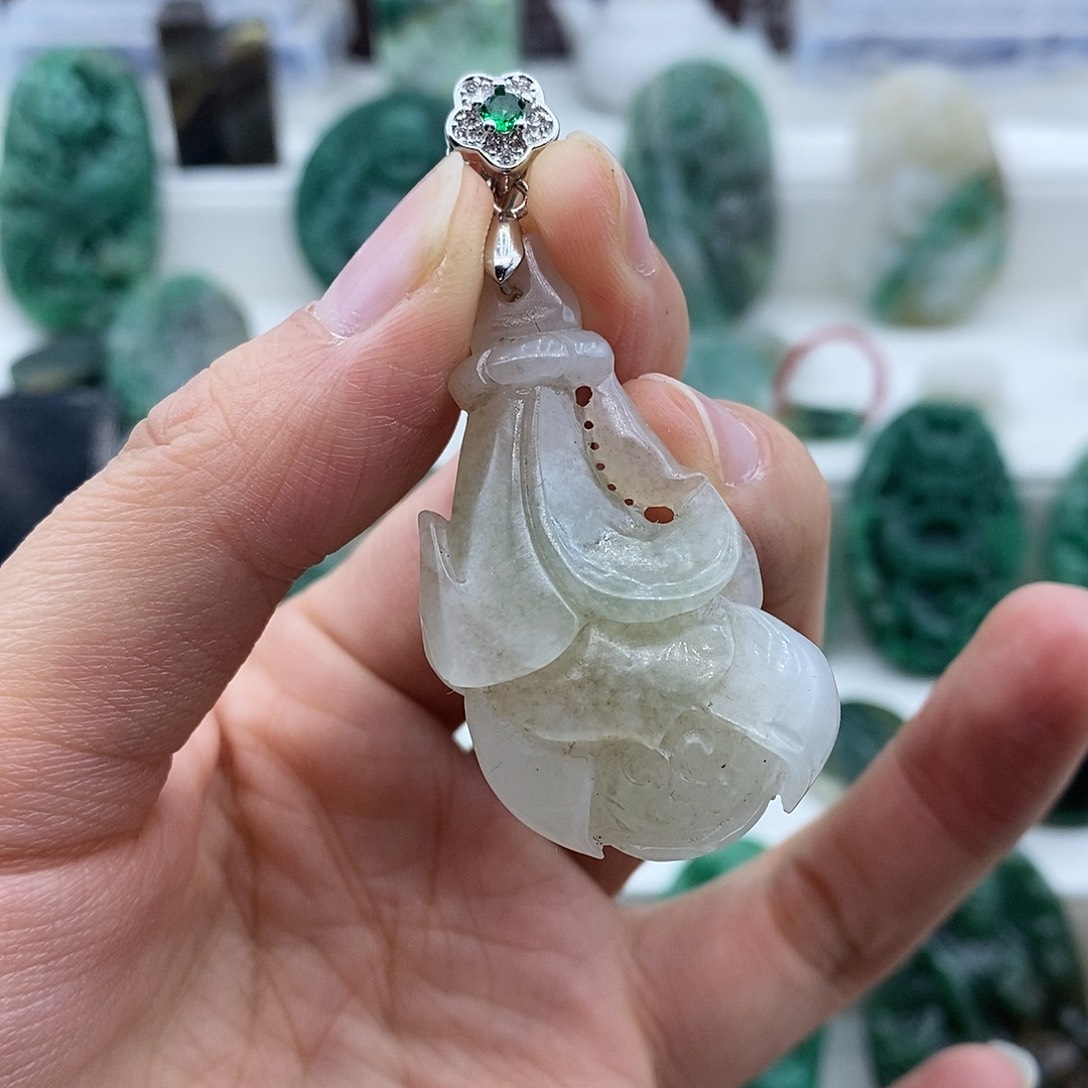 独山玉未镶嵌颈饰