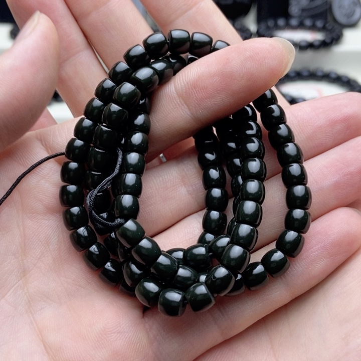 未镶嵌手链和田玉塔青108卡6.7左右特细料