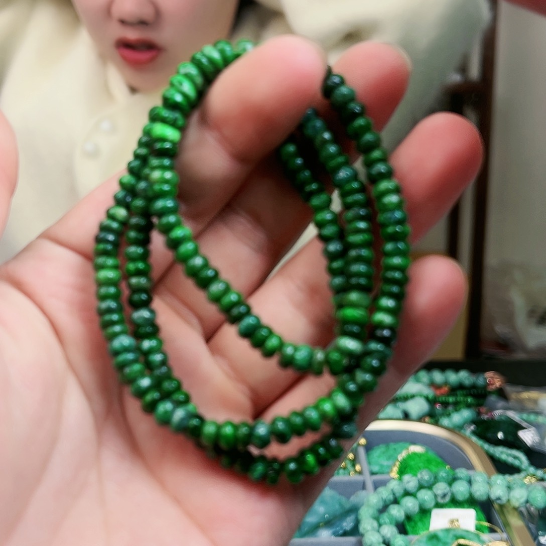 翡翠颈饰未镶嵌项链